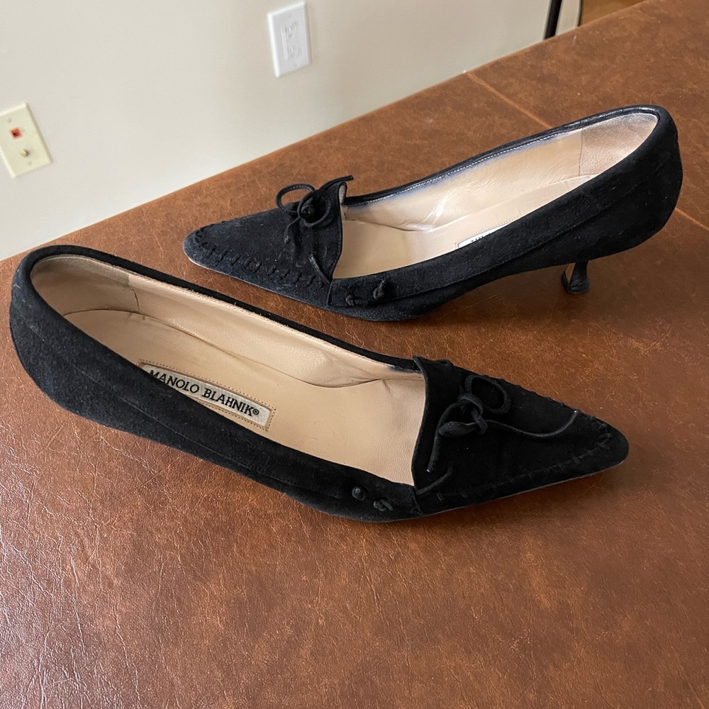 Manolo Blahnik Vintage Black Suede Pumps